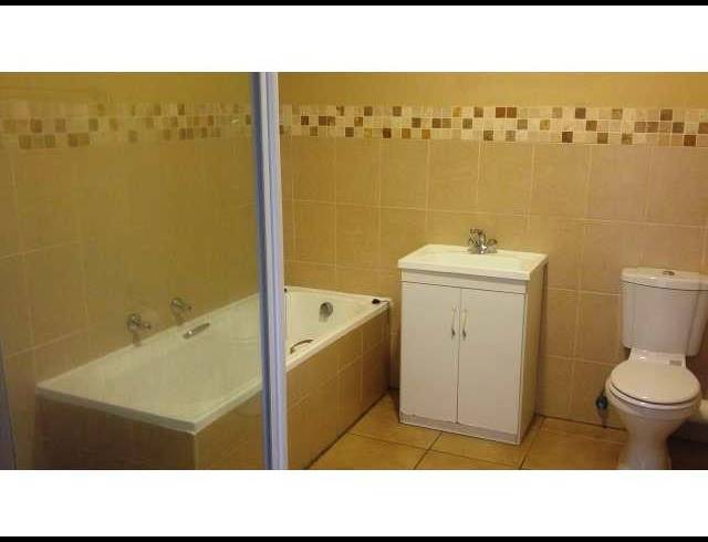 2 BEDROOM PROPERTY TO RENT IN MONUMENT